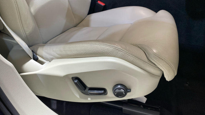 Volvo XC60 2.0 B4D Plus Dark 5dr AWD Geartronic Diesel Estate